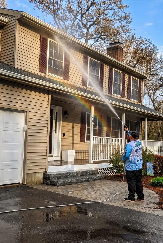 HomePal washing a home's siding and porch in Guilford, CT